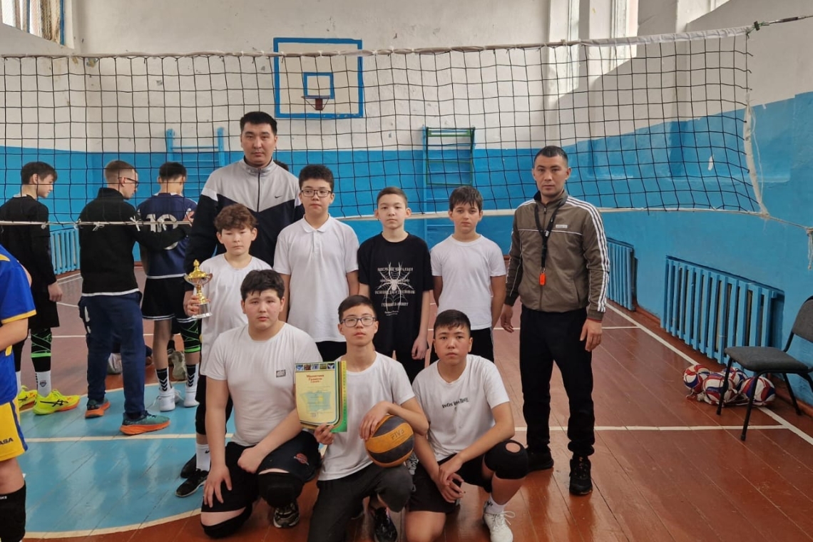 Аудандық "Мектеп лига -2025" волейбол сайысында 2 орын алған үшін ер балалар арасында оқушыларды және мұғалімдері құттықтаймыз!!!